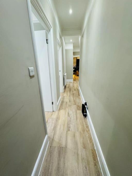 East London 2 Bed Garden Flat! 1 Min From Station! Apartment *