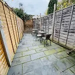 East London 2 Bed Garden Flat! 1 Min From Station!