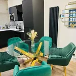 East London 2 Bed Garden Flat! 1 Min From Station!