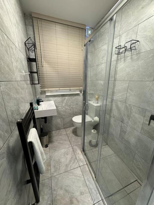 East London 2 Bed Garden Flat! 1 Min From Station! Apartment