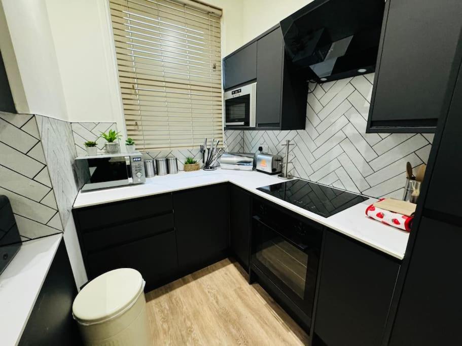 East London 2 Bed Garden Flat! 1 Min From Station! Apartment London
